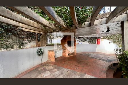 Apartamento à venda com 300m², 4 quartos e 4 vagas Apartamento à venda com 300m², 4 quartos e 4 vagasÁrea comum - Churrasqueira