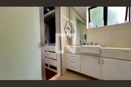 Apartamento à venda com 300m², 4 quartos e 4 vagas Apartamento à venda com 300m², 4 quartos e 4 vagasbanho