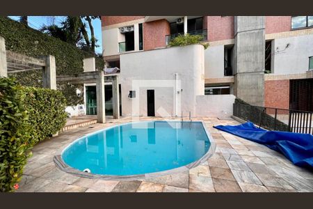 Apartamento à venda com 300m², 4 quartos e 4 vagas Apartamento à venda com 300m², 4 quartos e 4 vagasÁrea comum - Piscina