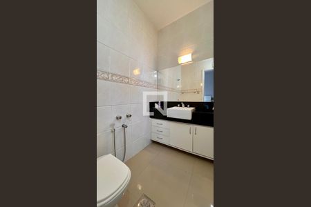 Apartamento à venda com 300m², 4 quartos e 4 vagas Apartamento à venda com 300m², 4 quartos e 4 vagasbanho