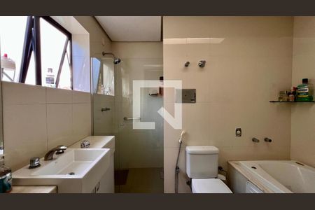 Apartamento à venda com 300m², 4 quartos e 4 vagas Apartamento à venda com 300m², 4 quartos e 4 vagasbanho