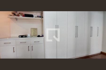 Apartamento à venda com 272m², 4 quartos e 4 vagasQuarto 4 suíte