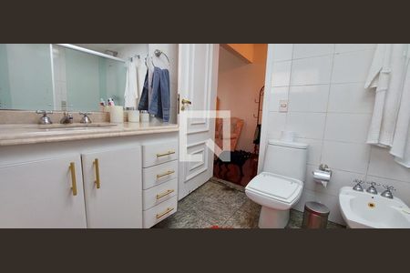 Apartamento à venda com 272m², 4 quartos e 4 vagasBanheiro Quarto 1 suíte