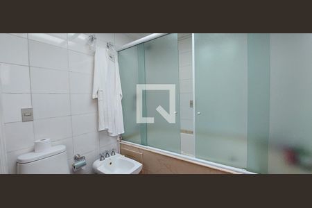 Apartamento à venda com 272m², 4 quartos e 4 vagasBanheiro Quarto 1 suíte