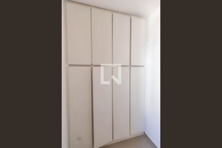 Apartamento à venda com 83m², 3 quartos e 2 vagas Apartamento à venda com 83m², 3 quartos e 2 vagasQuarto de serviço