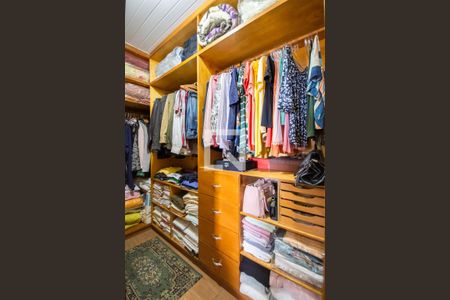 Casa à venda com 293m², 3 quartos e 3 vagas Casa à venda com 293m², 3 quartos e 3 vagasCloset da suíte