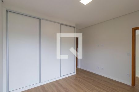 Casa de condomínio à venda com 300m², 3 quartos e 4 vagas Casa de condomínio à venda com 300m², 3 quartos e 4 vagasQuarto da suíte 2