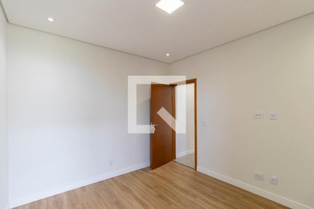 Casa de condomínio à venda com 300m², 3 quartos e 4 vagas Casa de condomínio à venda com 300m², 3 quartos e 4 vagasEscritório