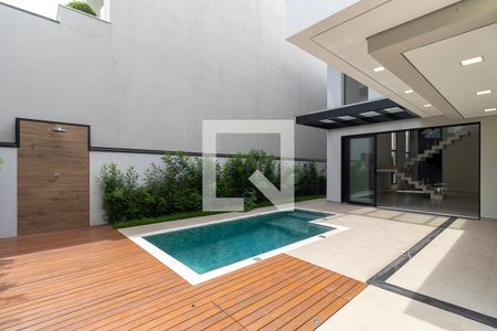 Casa de condomínio à venda com 300m², 3 quartos e 4 vagas Casa de condomínio à venda com 300m², 3 quartos e 4 vagasQuintal com piscina