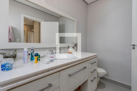 Casa à venda com 416m², 4 quartos e 4 vagasBanheiro da Suíte 4