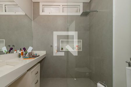 Casa à venda com 416m², 4 quartos e 4 vagasBanheiro da Suíte 1