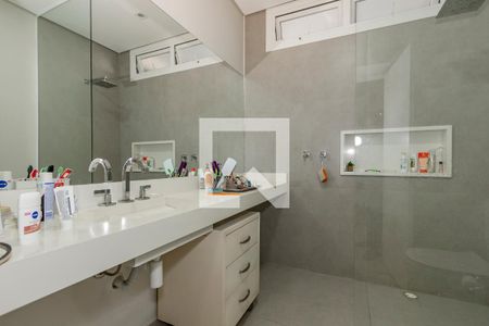 Casa à venda com 416m², 4 quartos e 4 vagasBanheiro da Suíte 1