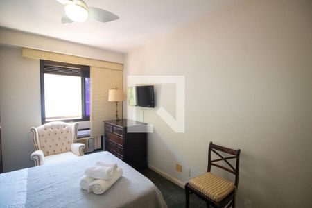 Quarto 1 de apartamento à venda com 2 quartos, 68m² em Copacabana, Rio de Janeiro