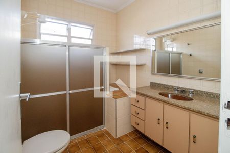 Casa à venda com 220m², 3 quartos e 5 vagas Casa à venda com 220m², 3 quartos e 5 vagasBanheiro da Suíte