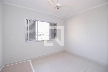 Casa à venda com 220m², 3 quartos e 5 vagas Casa à venda com 220m², 3 quartos e 5 vagasQuarto