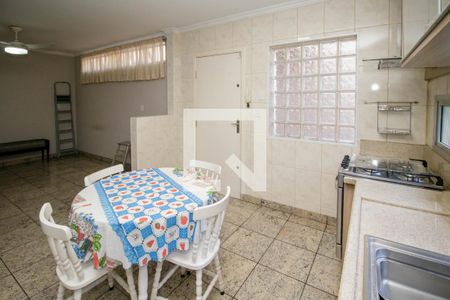 Casa à venda com 220m², 3 quartos e 5 vagas Casa à venda com 220m², 3 quartos e 5 vagasCozinha