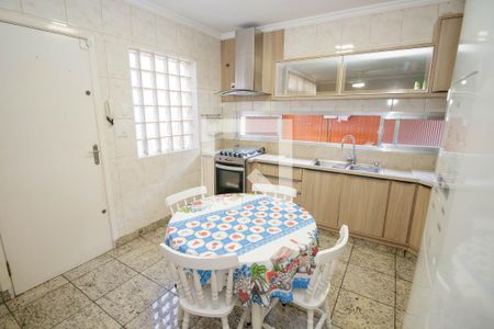 Casa à venda com 220m², 3 quartos e 5 vagas Casa à venda com 220m², 3 quartos e 5 vagasCozinha