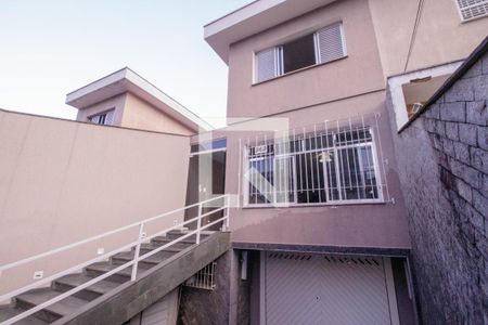 Casa à venda com 220m², 3 quartos e 5 vagas Casa à venda com 220m², 3 quartos e 5 vagasFachada