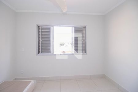 Casa à venda com 220m², 3 quartos e 5 vagas Casa à venda com 220m², 3 quartos e 5 vagasQuarto