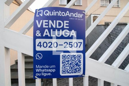 Casa à venda com 220m², 3 quartos e 5 vagas Casa à venda com 220m², 3 quartos e 5 vagasFachada e placa