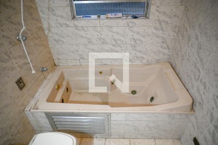 Casa para alugar com 110m², 3 quartos e 2 vagasBanheiro da Suite