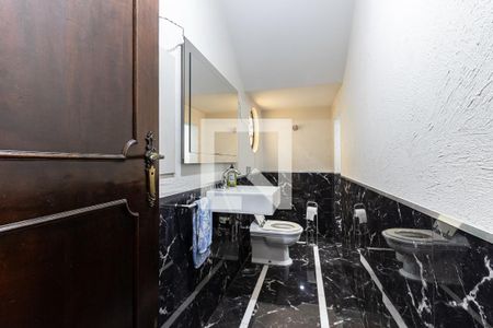 Casa para alugar com 290m², 4 quartos e 6 vagasLavabo