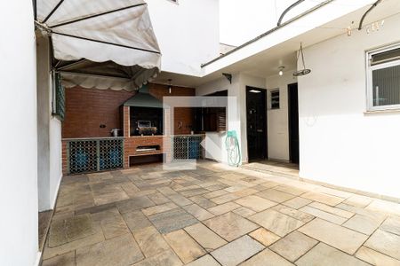 Casa para alugar com 290m², 4 quartos e 6 vagasQuintal