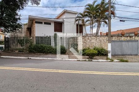 Casa para alugar com 290m², 4 quartos e 6 vagasFachada