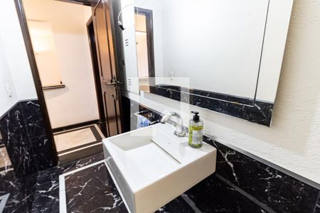 Casa para alugar com 290m², 4 quartos e 6 vagasLavabo