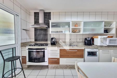 Apartamento para alugar com 255m², 4 quartos e 5 vagasCozinha / Área de serviço