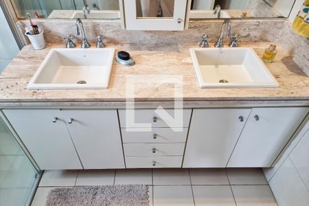 Apartamento para alugar com 255m², 4 quartos e 5 vagasBanheiro da Suíte