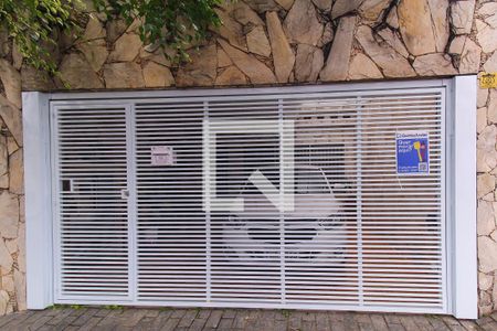 Casa à venda com 123m², 3 quartos e 2 vagas Casa à venda com 123m², 3 quartos e 2 vagasFachada