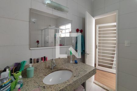 Casa à venda com 200m², 2 quartos e 9 vagas Casa à venda com 200m², 2 quartos e 9 vagasBanheiro Social