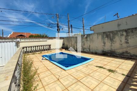 Casa à venda com 200m², 2 quartos e 9 vagas Casa à venda com 200m², 2 quartos e 9 vagasPiscina