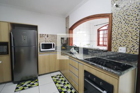 Casa à venda com 383m², 4 quartos e 4 vagasCozinha 