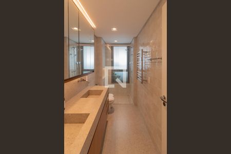 Apartamento à venda com 167m², 3 quartos e 3 vagasBanheiro da Suíte 2