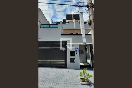 Casa à venda com 95m², 2 quartos e 2 vagas Casa à venda com 95m², 2 quartos e 2 vagasFachada