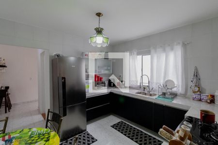 Casa à venda com 215m², 4 quartos e 2 vagasCasa 1 - Cozinha 