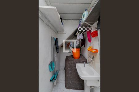 Casa à venda com 215m², 4 quartos e 2 vagasCasa 1 - Área de Serviço