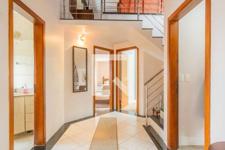 Casa à venda com 350m², 3 quartos e 2 vagas Casa à venda com 350m², 3 quartos e 2 vagasCorredor