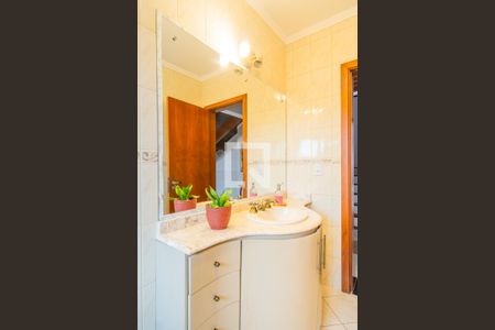 Casa à venda com 350m², 3 quartos e 2 vagas Casa à venda com 350m², 3 quartos e 2 vagasBanheiro Social