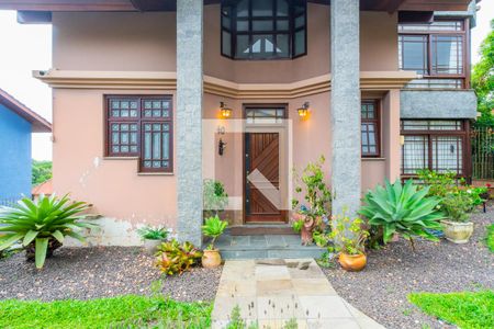 Casa à venda com 350m², 3 quartos e 2 vagas Casa à venda com 350m², 3 quartos e 2 vagasEntrada