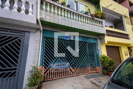 Casa à venda com 143m², 4 quartos e 2 vagas Casa à venda com 143m², 4 quartos e 2 vagasFachada