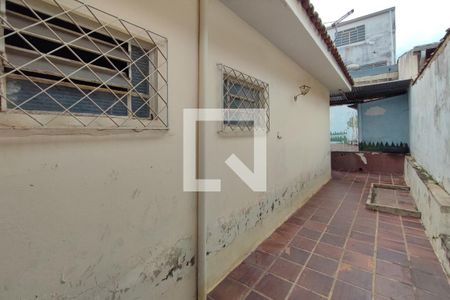 Casa à venda com 170m², 3 quartos e 4 vagasCorredor - Quintal