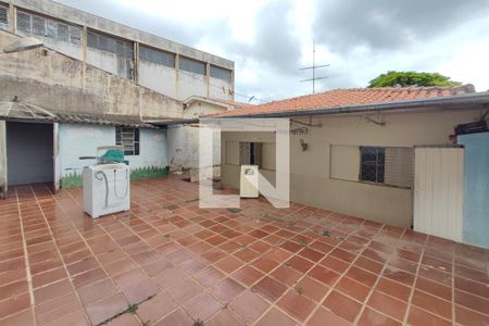 Casa à venda com 170m², 3 quartos e 4 vagasQuintal - Fundos
