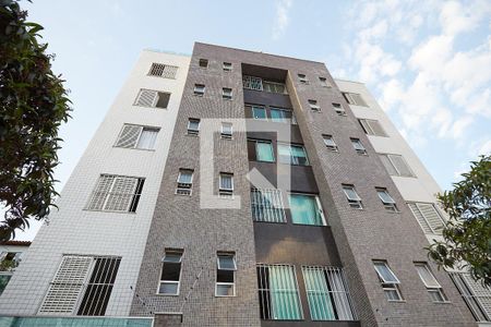 Apartamento à venda com 84m², 3 quartos e 2 vagas Apartamento à venda com 84m², 3 quartos e 2 vagasFachada