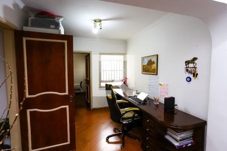 Apartamento à venda com 196m², 3 quartos e 3 vagas Apartamento à venda com 196m², 3 quartos e 3 vagasEscritório