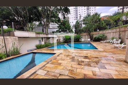 Apartamento à venda com 196m², 3 quartos e 3 vagas Apartamento à venda com 196m², 3 quartos e 3 vagasÁrea comum - Piscina