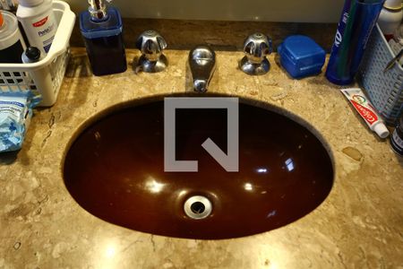 Apartamento à venda com 196m², 3 quartos e 3 vagas Apartamento à venda com 196m², 3 quartos e 3 vagasBanheiro da Suíte 1