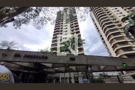 Apartamento à venda com 196m², 3 quartos e 3 vagas Apartamento à venda com 196m², 3 quartos e 3 vagasFachada